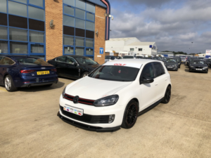 2010 Volkswagen Golf 1.6 Tdi Bluemotion in White — image 4