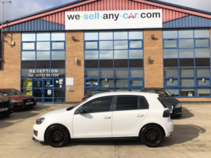 2010 Volkswagen Golf 1.6 Tdi Bluemotion in White — image 6