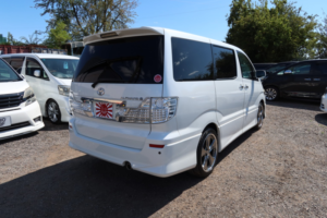 2008 Toyota Alphard 2.4 Platinum Selection 2 8 Seats in White — image 4