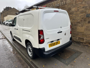 2019 Vauxhall Combo 1.6 Turbo D 2300 Edition L2 H1 Euro 6 (s/s) 6dr in White — image 2