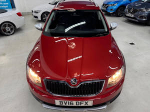 2016 Skoda Octavia 2.0 Tdi Scout DSG 4WD Euro 6 (s/s) 5dr in Red — image 4