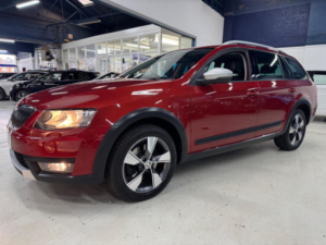 2016 Skoda Octavia 2.0 Tdi Scout DSG 4WD Euro 6 (s/s) 5dr in Red — image 5