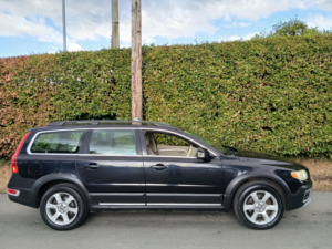2009 Volvo Xc70 2.4 D5 Se Lux Estate 5dr Diesel Geartronic AWD Euro 4 (185 Ps) in Black — image 4