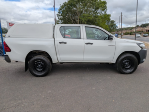 2020 Toyota Hilux 2.4 D-4d Active in White — image 5