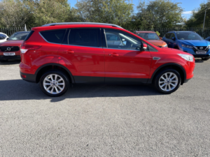 2016 Ford Kuga 1.5 T Ecoboost Titanium in Red — image 5