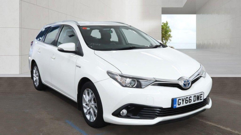 2016 Toyota Auris 1.8 Vvt-H Business Edition Touring Sports CVT Euro 6 (s/s) 5dr in White — image 1