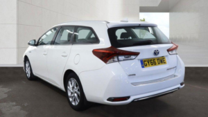 2016 Toyota Auris 1.8 Vvt-H Business Edition Touring Sports CVT Euro 6 (s/s) 5dr in White — image 3