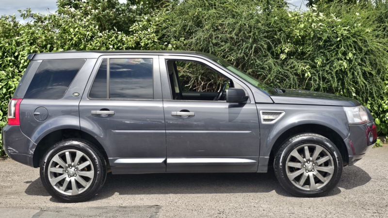 2010 Land Rover Freelander 2 2.2 Td4 Hse in Grey — image 1