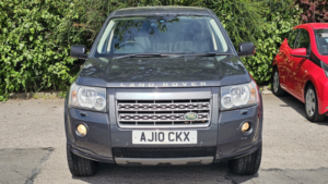 2010 Land Rover Freelander 2 2.2 Td4 Hse in Grey — image 2