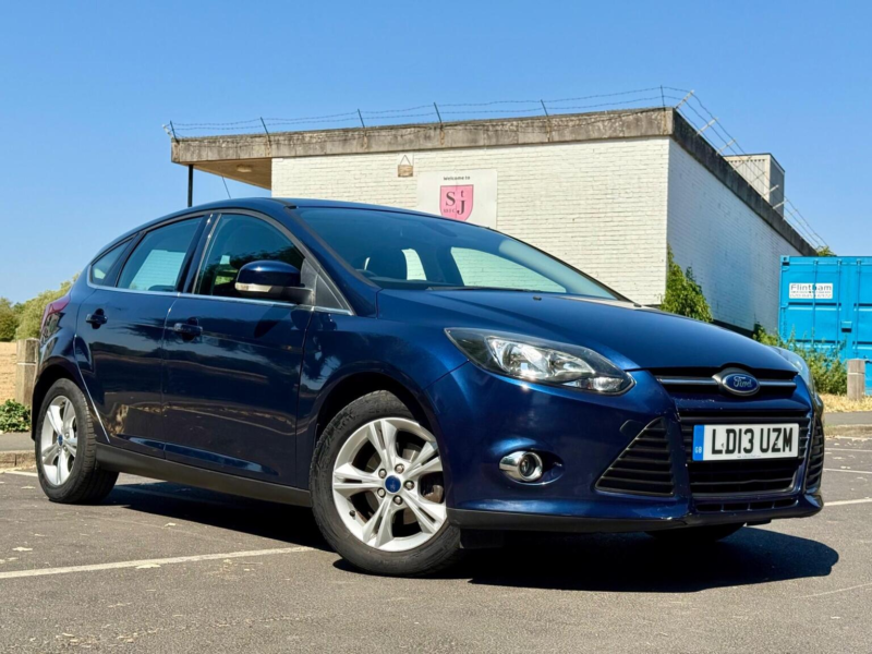 2013 Ford Focus 1.6 Zetec Powershift Euro 5 5dr in Blue — image 1