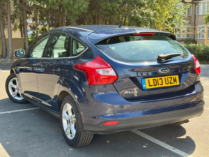 2013 Ford Focus 1.6 Zetec Powershift Euro 5 5dr in Blue — image 3