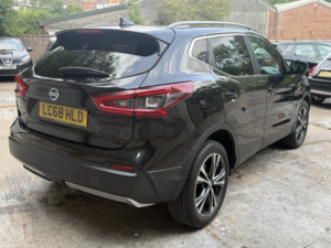 2018 Nissan Qashqai 1.3 Dig-T N-Connecta in Black — image 2