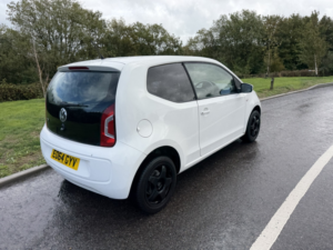 2014 Volkswagen Up! 1.0 Move Up! in White — image 3