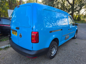 2016 Volkswagen Caddy Maxi 2.0 Tdi C20 Bluemotion Tech Startline Lwb Euro 6 (s/s) 6dr in Blue — image 3