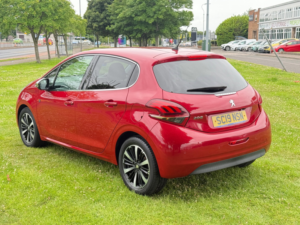 2019 Peugeot 208 1.2 Puretech Tech Edition Hatchback 5dr Petrol Manual Euro 6 (s/s) (82 Ps) in Red — image 5