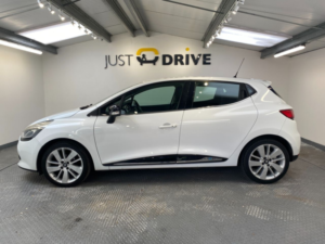 2015 Renault Clio 1.5 Dci Dynamique S Nav Hatchback 5dr Diesel Manual Euro 6 (s/s) (90 Ps) in White — image 2