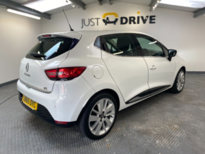 2015 Renault Clio 1.5 Dci Dynamique S Nav Hatchback 5dr Diesel Manual Euro 6 (s/s) (90 Ps) in White — image 5