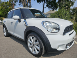 2012 MINI Countryman 1.6 Cooper S All4 Countryman in White — image 2