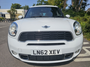 2012 MINI Countryman 1.6 Cooper S All4 Countryman in White — image 3