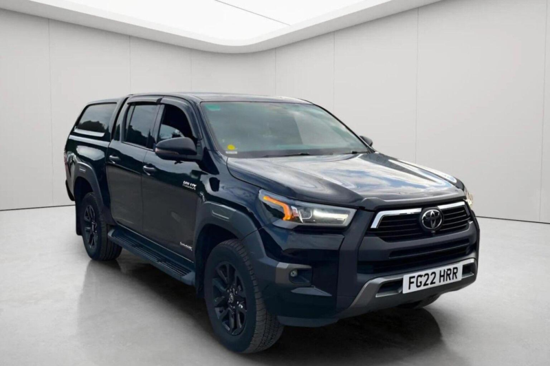 2022 Toyota Hilux 2.8 D-4d Invincible X Auto 4WD Euro 6 (s/s) 4dr in Black — image 1