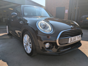 2016 MINI Hatch 1.5 5-Door Hatch Cooper D in Black — image 3