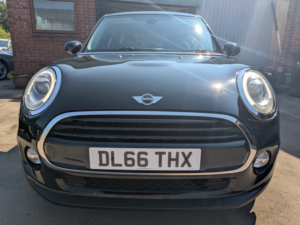 2016 MINI Hatch 1.5 5-Door Hatch Cooper D in Black — image 5