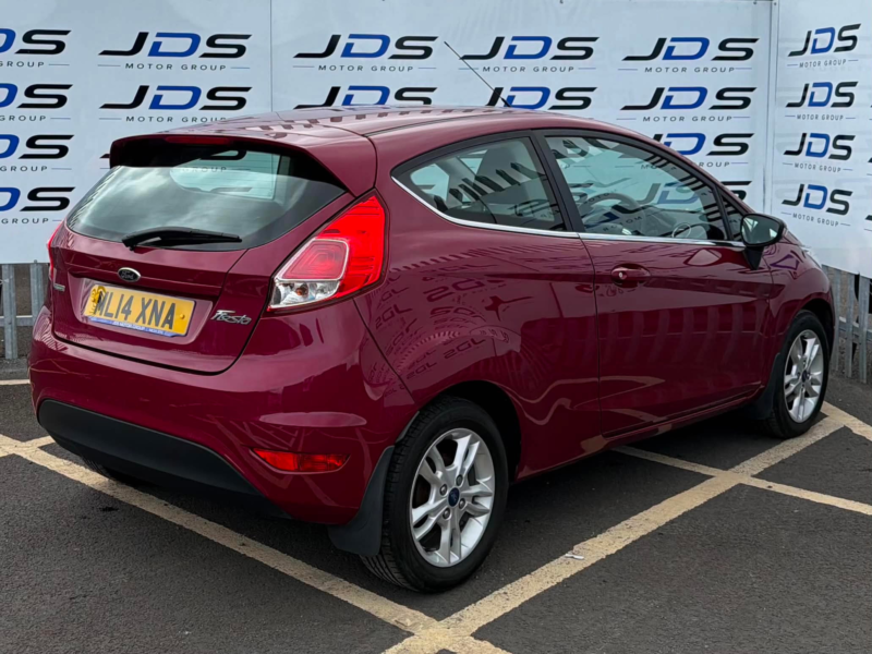 2014 Ford Fiesta 1.0t Ecoboost Zetec Hatchback 3dr Petrol Manual Euro 5 (s/s) (100 Ps) in Red — image 1
