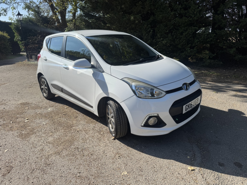 2015 Hyundai I10 Hatchback 2013 - 2017 in White — image 1