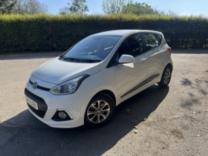 2015 Hyundai I10 Hatchback 2013 - 2017 in White — image 2