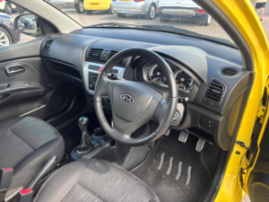 2008 Kia Picanto 1.1 3 5dr in Yellow — image 3