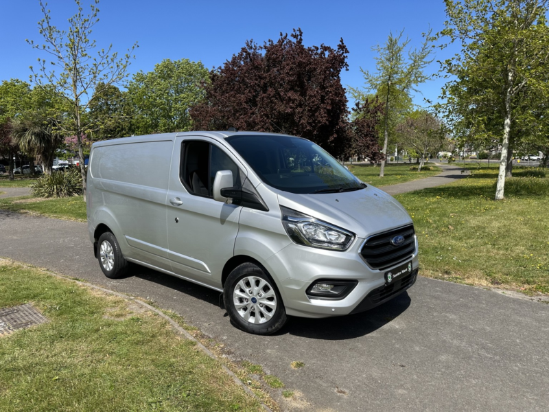 2022 Ford Transit Custom 2.0 Transit Custom Limited Van 300 L1 2.0l Ecoblue 130ps Fwd 6 Speed Manual in Silver — image 1