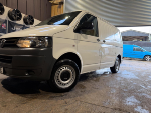 2011 Volkswagen Transporter 2.0 Tdi T28 L1 H1 4dr in White — image 3