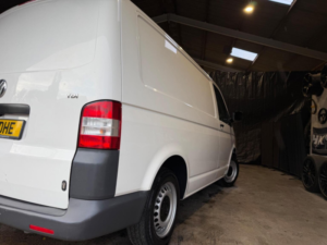 2011 Volkswagen Transporter 2.0 Tdi T28 L1 H1 4dr in White — image 5