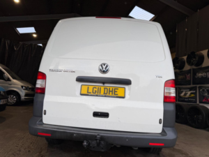 2011 Volkswagen Transporter 2.0 Tdi T28 L1 H1 4dr in White — image 6