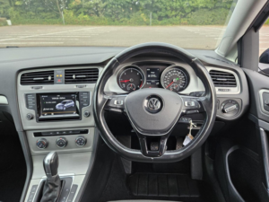 2014 Volkswagen Golf 1.6 Tdi Bluemotion Tech Match DSG Euro 5 (s/s) 5dr in Black — image 2