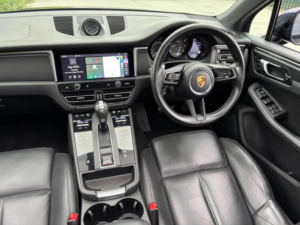 2021 Porsche Macan 2.0t Pdk 4WD Euro 6 (s/s) 5dr in Blue — image 2