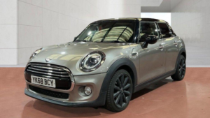 2018 MINI Hatch 1.5 Cooper Euro 6 (s/s) 5dr in Silver — image 2