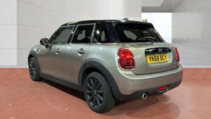 2018 MINI Hatch 1.5 Cooper Euro 6 (s/s) 5dr in Silver — image 3