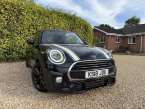 2018 MINI Hatch 1.5 Cooper 3-Door Hatch in Black — image 5