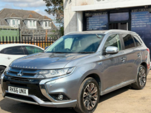 2016 Mitsubishi Outlander 2.0h 12kwh Gx5hs CVT 4WD Euro 6 (s/s) 5dr in Grey — image 3