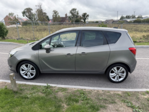 2016 Vauxhall Meriva 1.4 I Turbo Se in Brown — image 4