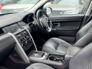 2016 Land Rover Discovery Sport Td4 Hse Luxury in Black — image 4