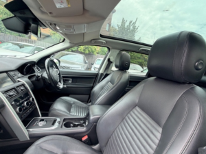 2016 Land Rover Discovery Sport Td4 Hse Luxury in Black — image 5