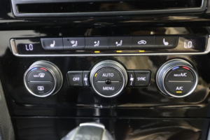 2015 Volkswagen Golf 2.0 Tsi R DSG 4motion in White — image 4