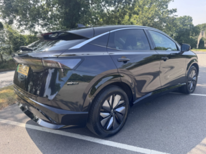 2023 Nissan Ariya 63kwh Advance in Green — image 4