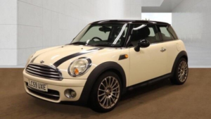 2009 MINI Hatch 1.6 Cooper D Euro 4 3dr in White — image 4