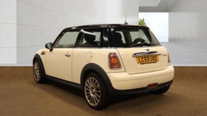 2009 MINI Hatch 1.6 Cooper D Euro 4 3dr in White — image 5