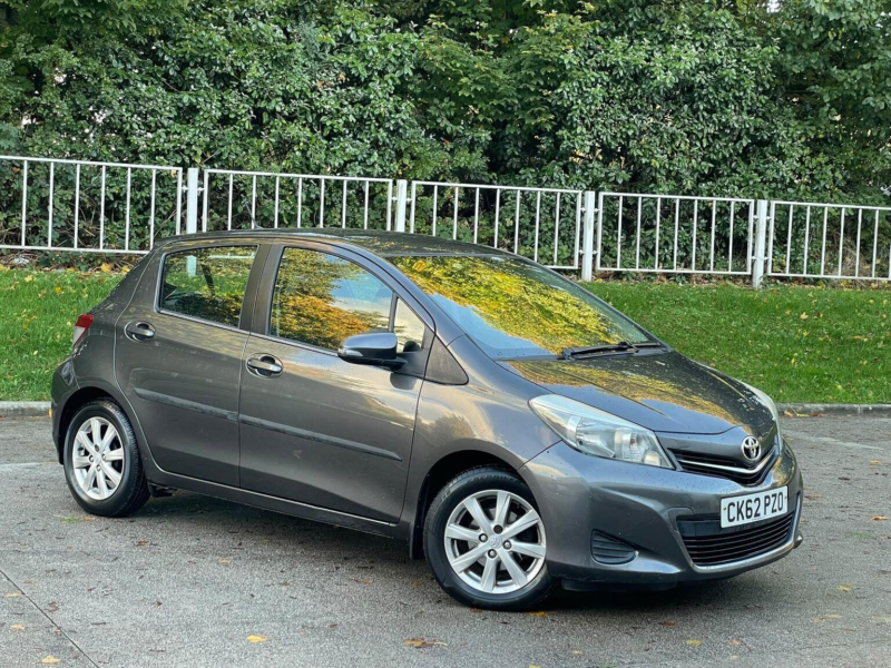 2012 Toyota Yaris 1.4 D-4d Tr Euro 5 5dr in Grey — image 1