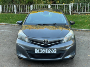2012 Toyota Yaris 1.4 D-4d Tr Euro 5 5dr in Grey — image 2