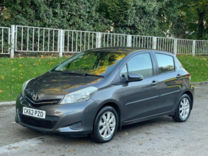 2012 Toyota Yaris 1.4 D-4d Tr Euro 5 5dr in Grey — image 3